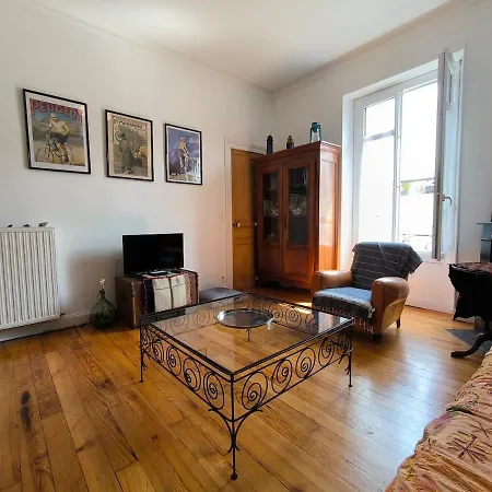 Appartement, 2 Chambres, Spacieux Et Plein De Charme A 5 Min Du Centre * Pau