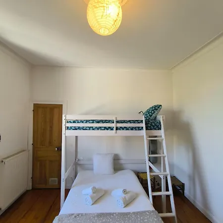 Appartement, 2 Chambres, Spacieux Et Plein De Charme A 5 Min Du Centre Apartment
