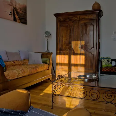 Appartement, 2 Chambres, Spacieux Et Plein De Charme A 5 Min Du Centre Apartment